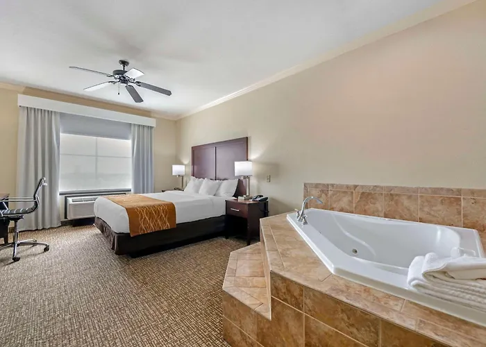 Comfort & Worth - Fossil Creek 4*
