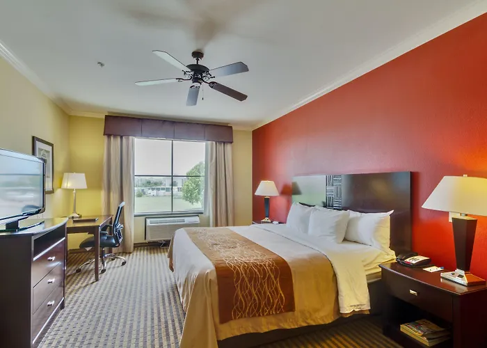 Comfort & Worth - Fossil Creek Hotel