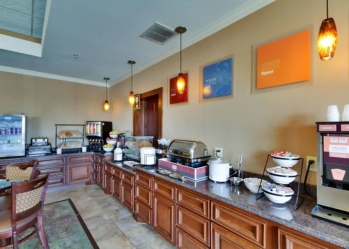 Comfort & Worth - Fossil Creek Hotel