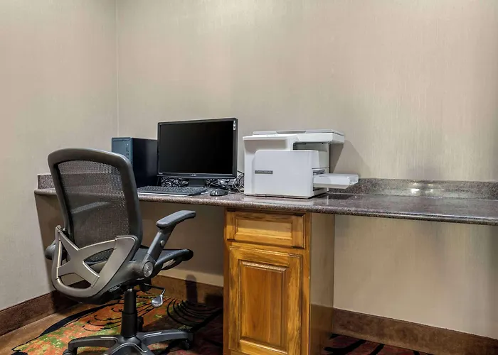 Comfort & Worth - Fossil Creek Hotel