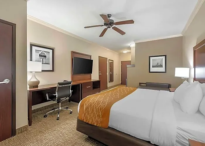 Comfort & Worth - Fossil Creek 4*