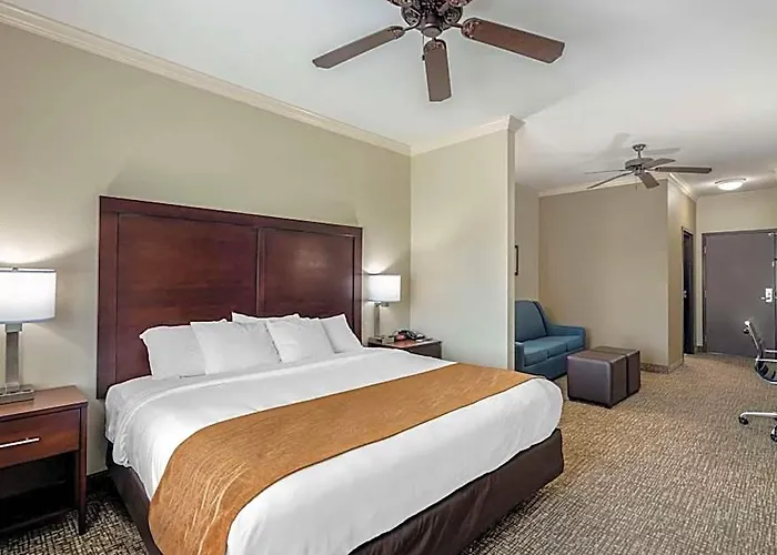Comfort & Worth - Fossil Creek 4*