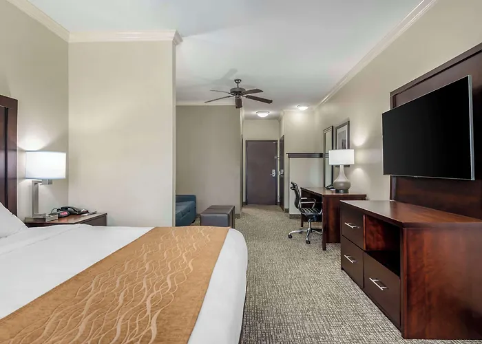 Comfort & Worth - Fossil Creek 4*