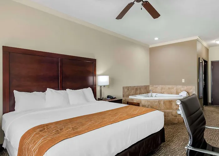 Hotel Comfort & Worth - Fossil Creek 4*